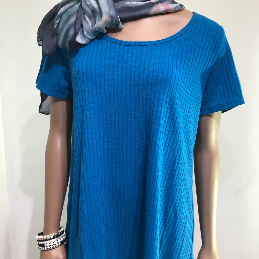 Lularoe Large Royal Blue Classic Tee